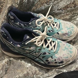 Women’s ASICS Gel Cumulus 18, size 10.5